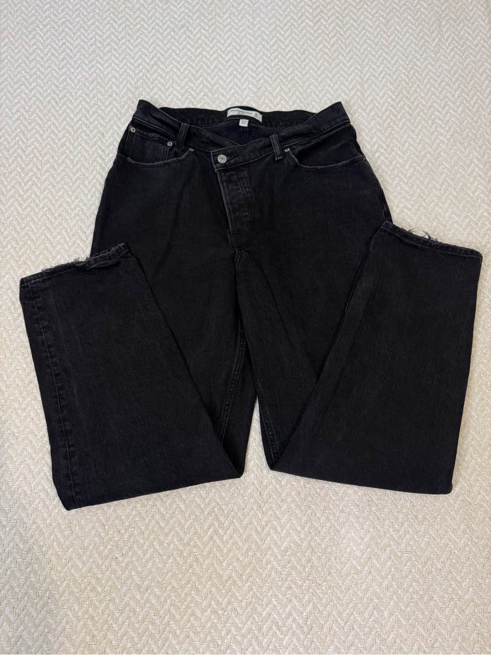 Abercrombie & Fitch Asymmetric Curve Love High Rise Dad Jeans Black 30/10R